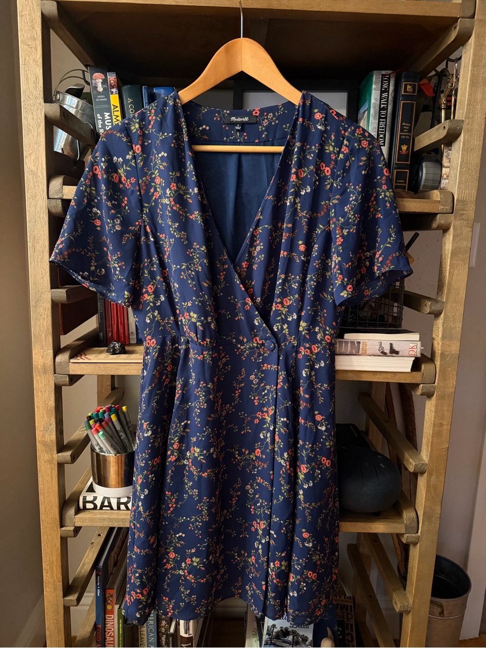 Madewell Beautiful Wrap Dress. Delicate flower design Size 0. Like new 😍
